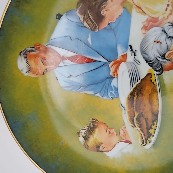The Norman Rockwell Museum Giving Thanks American Family Series Porcelain Plate - Picture 2 of 7